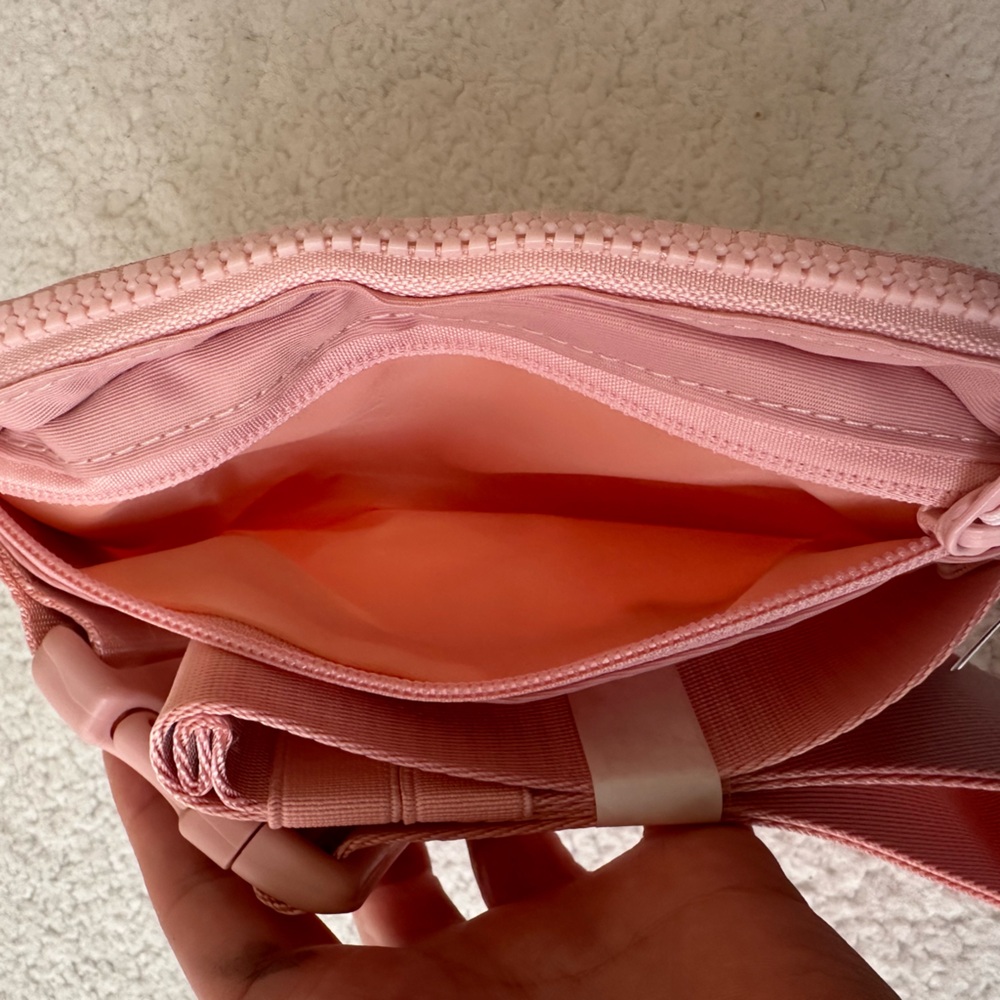 Lululemon Everywhere belt bag 1L in Deco Pink - Picture 6 of 16